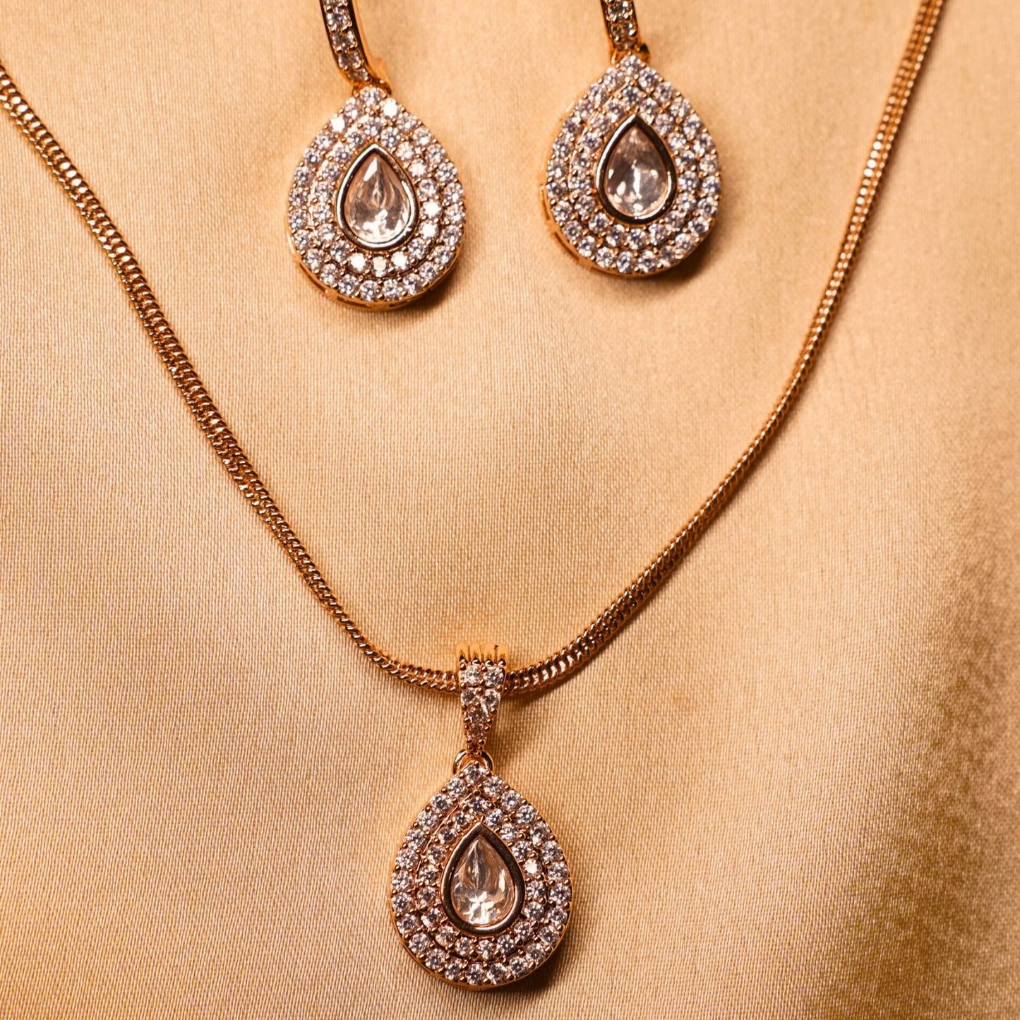 AD Golden Teardrop Pendant & Earring Set