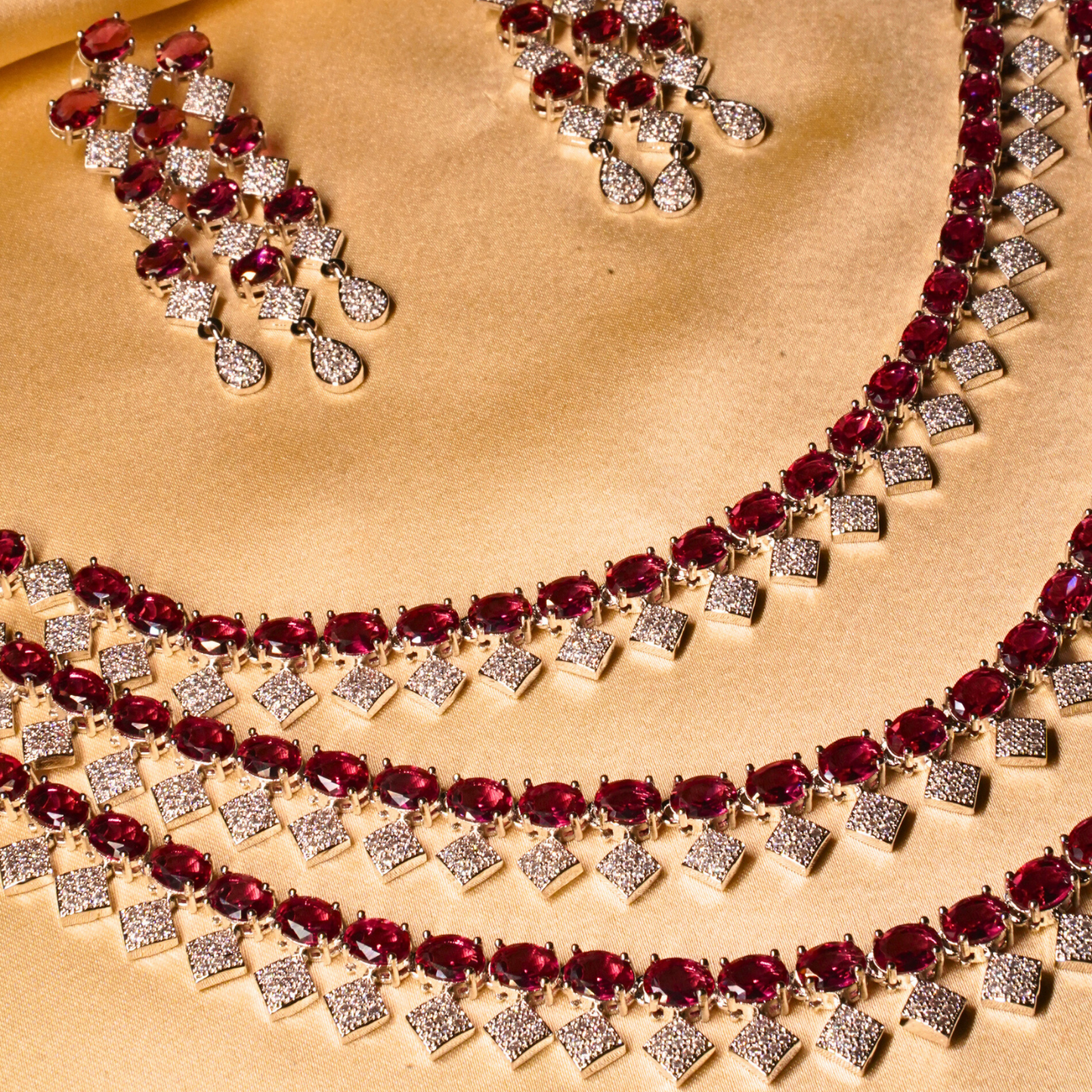Royal Triple-Strand Statement Set