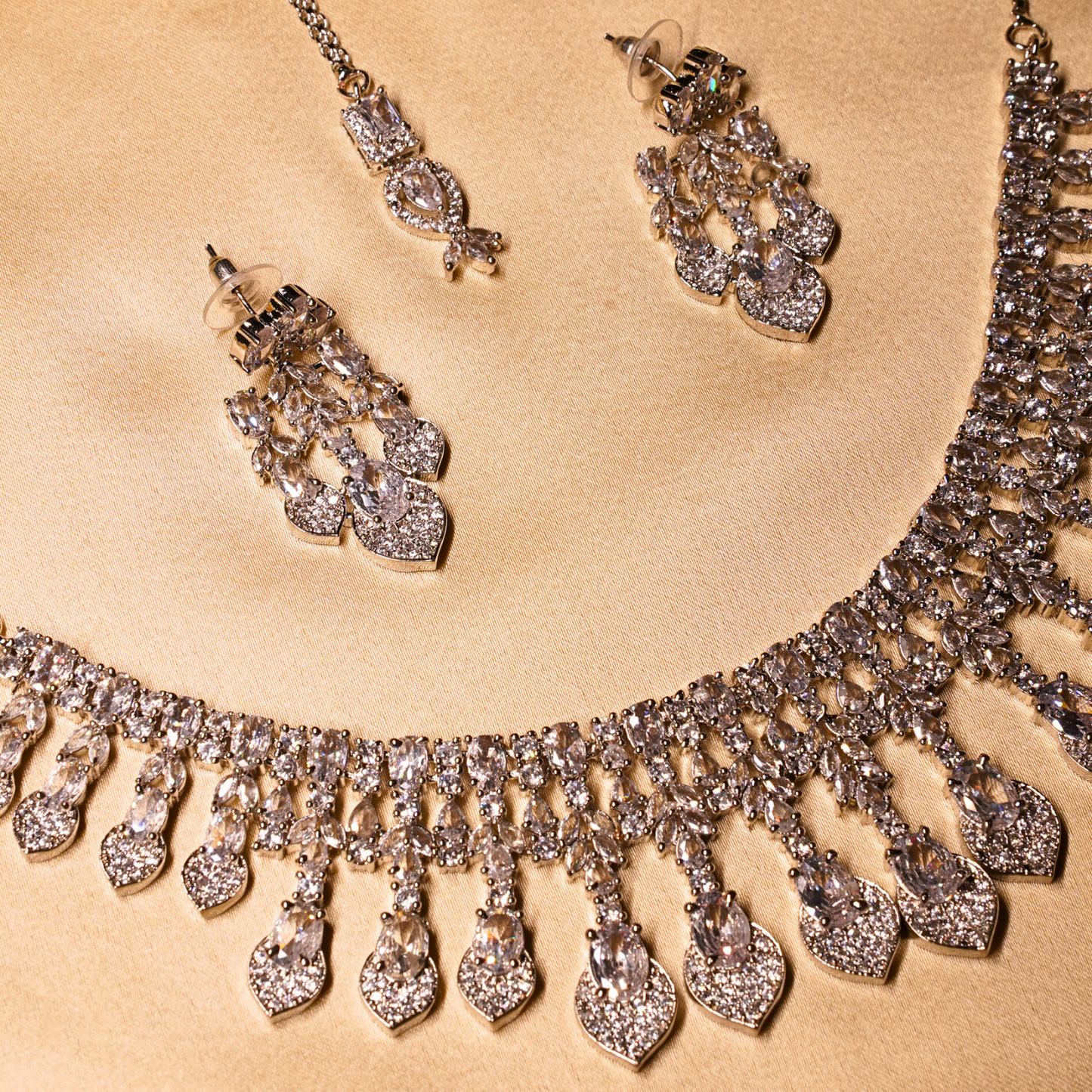 The Diamond-Illusion Crystal Set