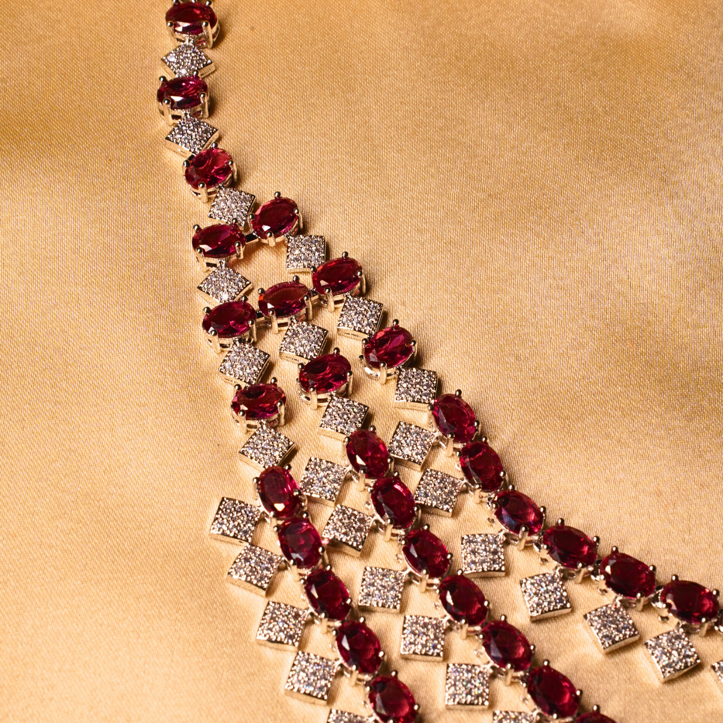 Royal Triple-Strand Statement Set